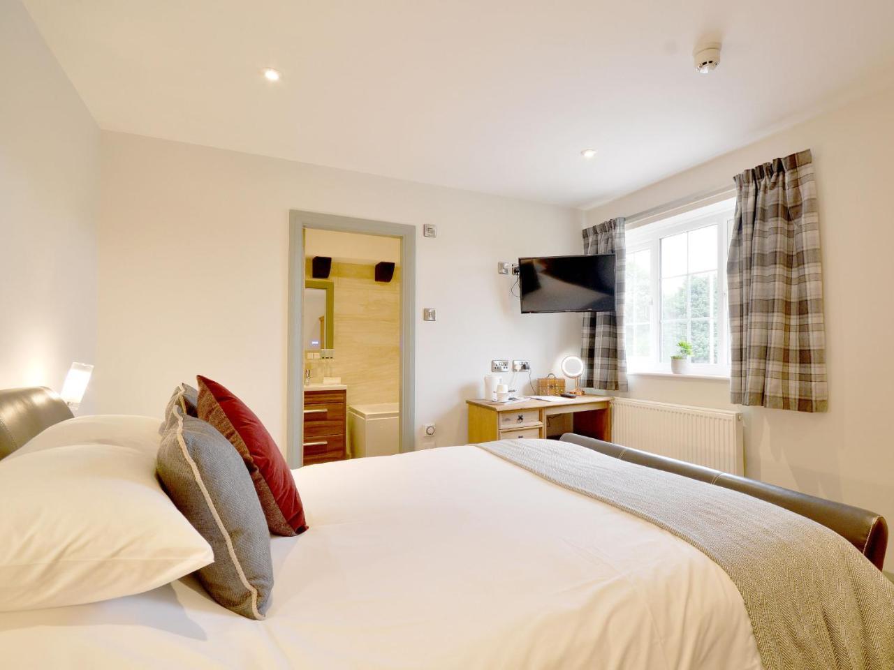 The Cayley Arms Inn พิกเคอริง ภายนอก รูปภาพ