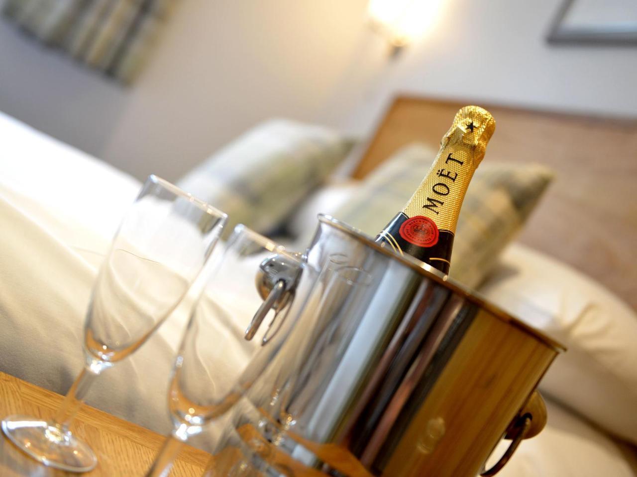 The Cayley Arms Inn พิกเคอริง ภายนอก รูปภาพ